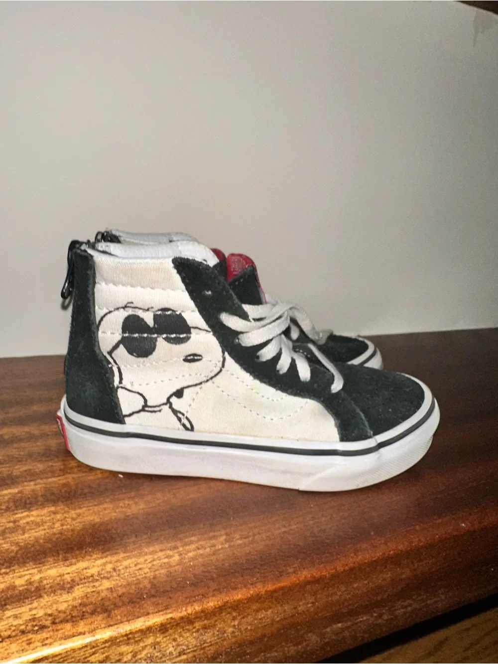 Vans Kids High-Top Sneakers with Snoopy Print - Black & White